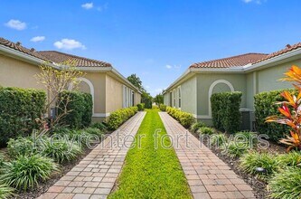 4290 Dutchess Park Rd in Ft. Myers, FL - Foto de edificio - Building Photo