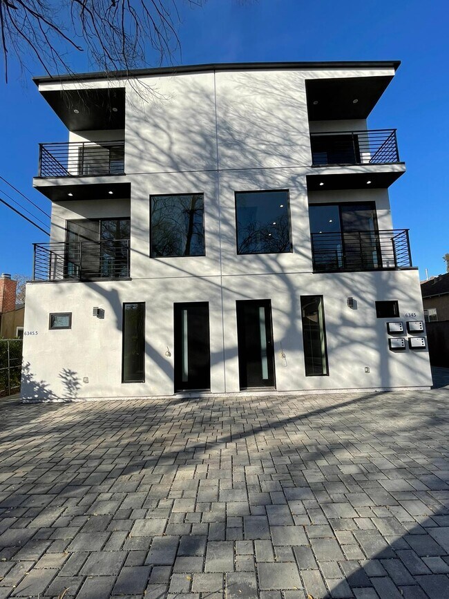 6345 Farmdale Ave, Unit 6345.5 in North Hollywood, CA - Building Photo - Building Photo
