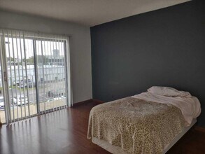 1100 NE 1st Ct in Hallandale Beach, FL - Building Photo - Building Photo