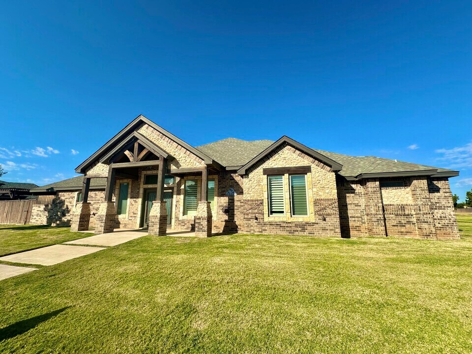 1524 Churchill Ave in Wolfforth, TX - Building Photo