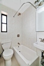 380 S 4th St in Brooklyn, NY - Foto de edificio - Building Photo