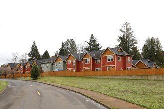 4685 Sunnyside Rd SE in Salem, OR - Building Photo - Building Photo