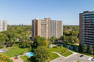 20 Chichester Pl in Toronto, ON - Building Photo