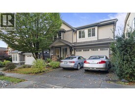 1460 Avondale St in Coquitlam, BC - Building Photo