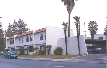 Monte Vista Townhouse in Turlock, CA - Foto de edificio - Building Photo