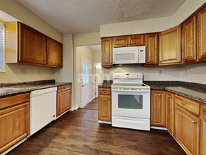 6518 Jayfield Dr in Hamilton, OH - Building Photo - Building Photo