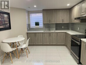 1396 Kidlington Gate in Mississauga, ON - Building Photo - Building Photo