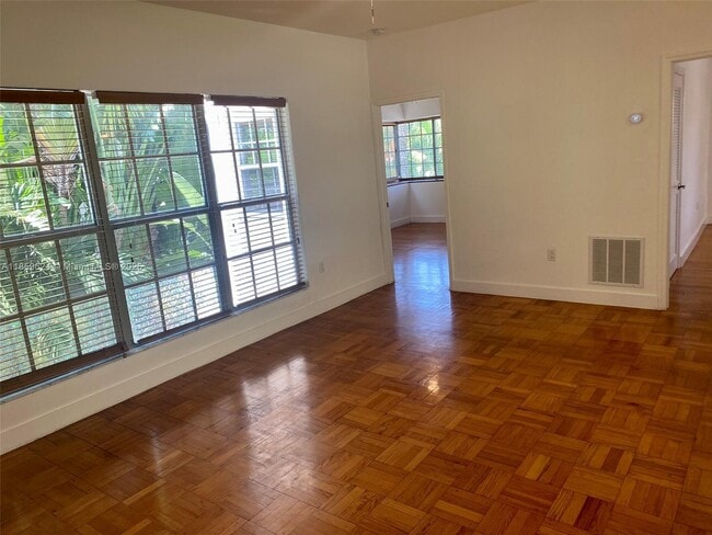 2921 Sheridan Ave in Miami Beach, FL - Building Photo - Building Photo