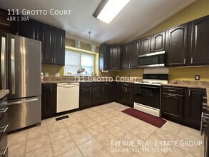 111 Grotto Ct in Florissant, MO - Building Photo - Building Photo