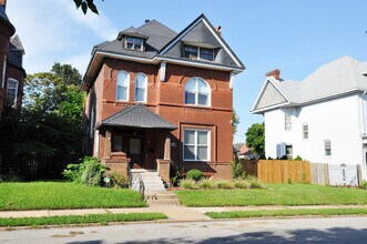 3103 Shenandoah Ave in St. Louis, MO - Foto de edificio - Building Photo