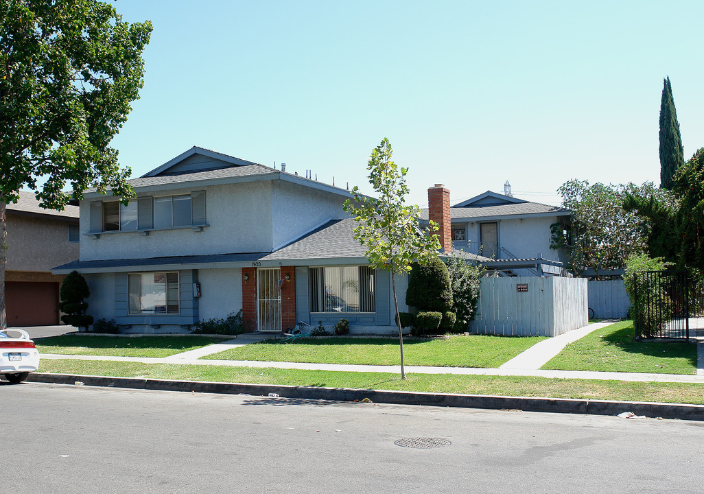 1920 E Coral Ave in Orange, CA - Building Photo