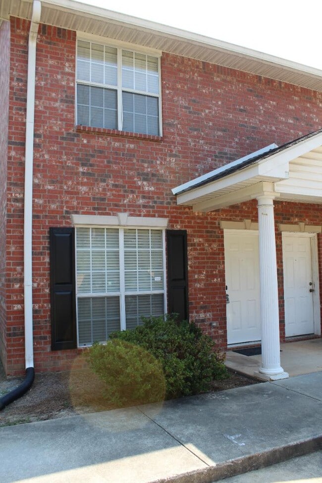 207 N McGuire Ave