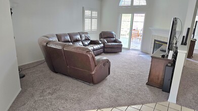 10348 Rancho Carmel Dr in San Diego, CA - Building Photo - Building Photo