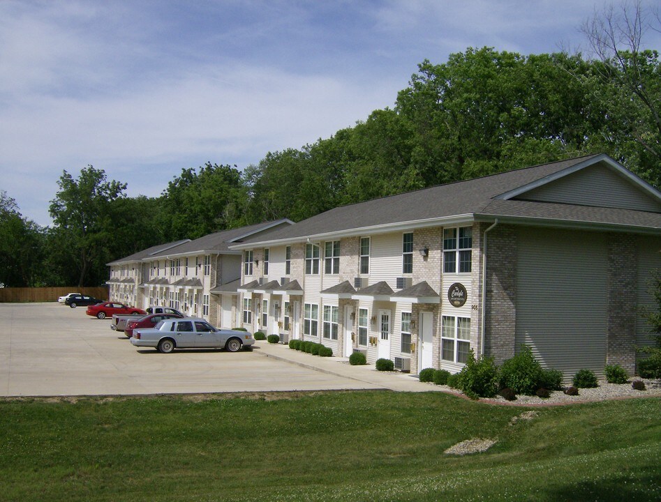 MAC Apartments in Charleston, IL - Building Photo