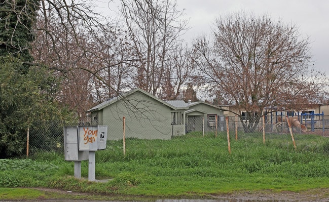 5837 Riverside Dr in Olivehurst, CA - Building Photo - Building Photo