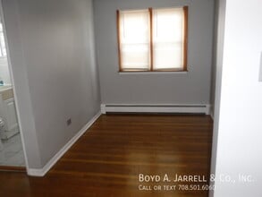 8700 S Merrill Ave in Chicago, IL - Building Photo - Building Photo