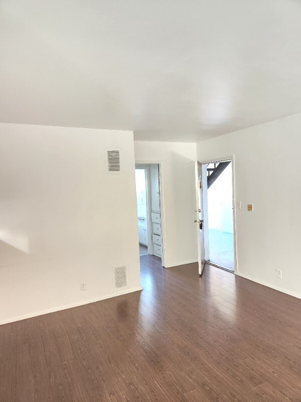 1538 N Detroit St, Unit 9 in Los Angeles, CA - Building Photo - Building Photo