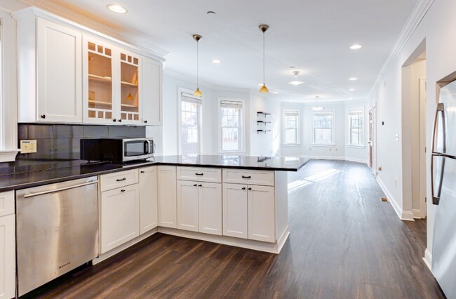 68 Line St, Unit 1 in Somerville, MA - Building Photo - Building Photo