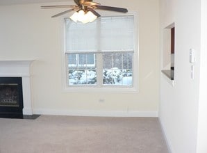 11 Foxcroft Rd, Unit 123 in Naperville, IL - Foto de edificio - Building Photo