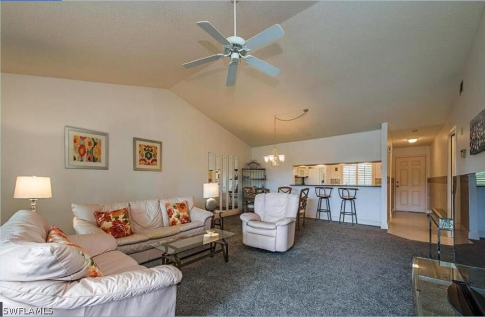 5767 Deauville Cir in Naples, FL - Foto de edificio