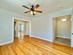 2948 W Nelson St in Chicago, IL - Building Photo - Building Photo