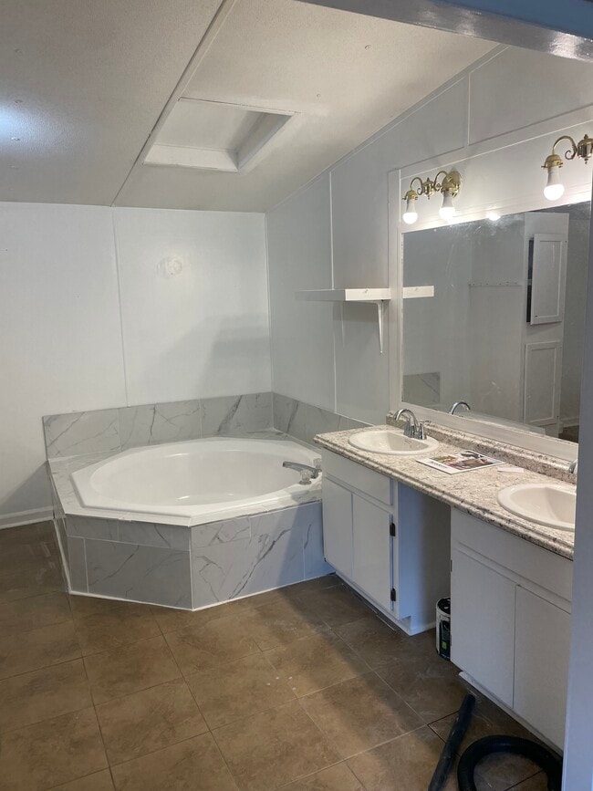 234 Hunt Rd in Kathleen, GA - Building Photo - Building Photo