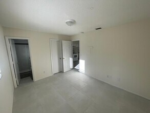 2357 Lafayette St in Ft. Myers, FL - Building Photo - Building Photo