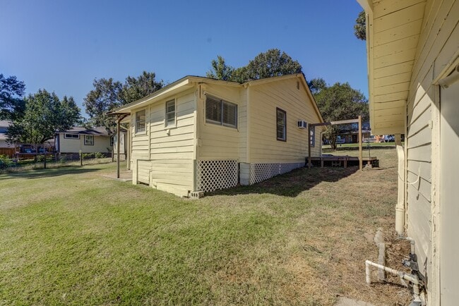 property at 711 Cherokee Dr