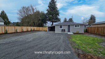 31721 W Commercial St in Carnation, WA - Building Photo