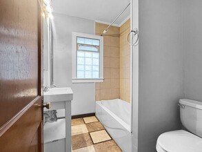 857 Lyon St NE in Grand Rapids, MI - Building Photo - Building Photo