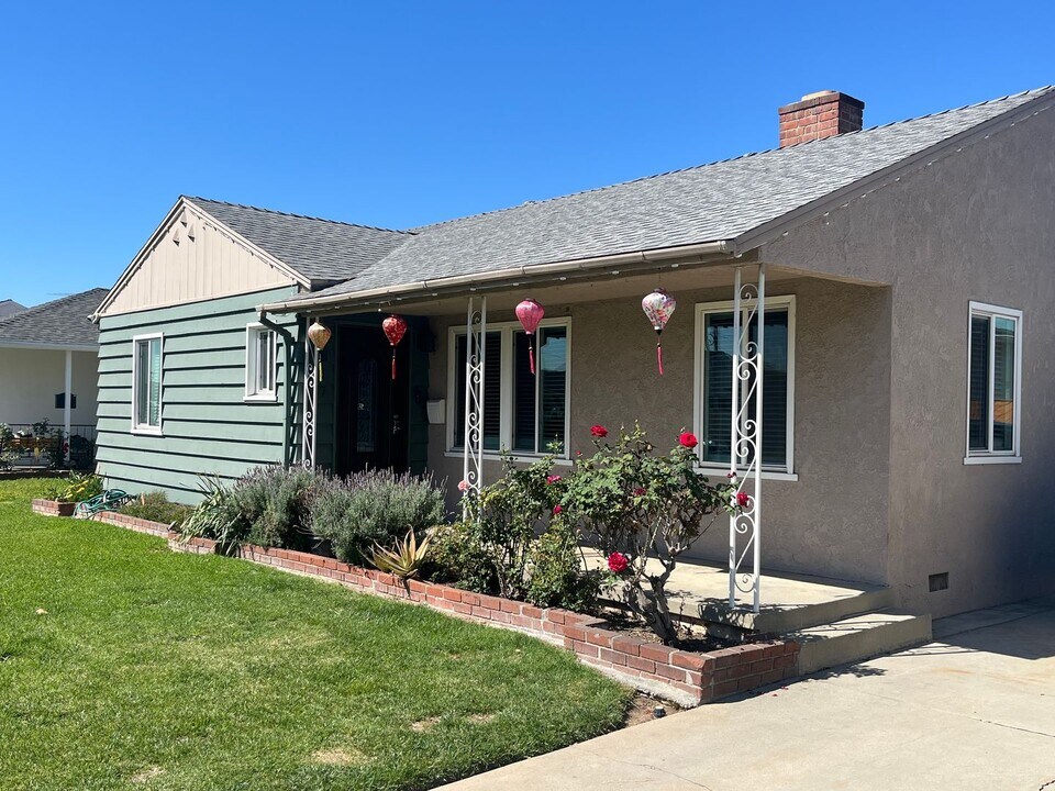 817 S 10th St in Montebello, CA - Building Photo