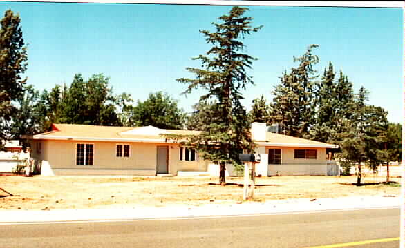 11474 Deep Creek Rd in Apple Valley, CA - Building Photo