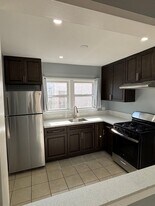 8933 Elizabeth Ave in South Gate, CA - Building Photo