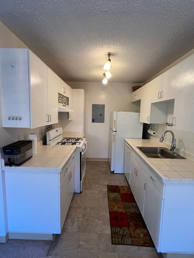 91-1039-1039 Puamaeole St in Ewa Beach, HI - Building Photo - Building Photo