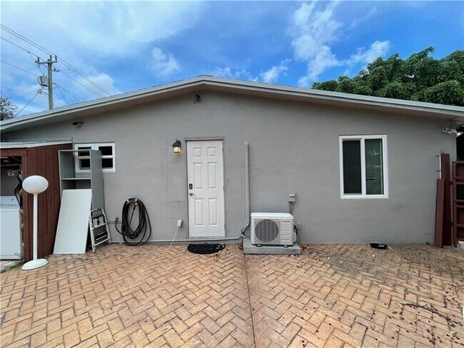 1415 NE 25th St in Pompano Beach, FL - Foto de edificio - Building Photo