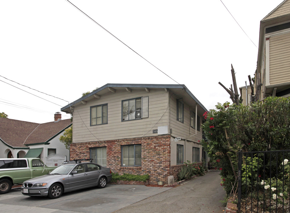 588 S 10th St in San Jose, CA - Building Photo