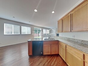 20627 73rd Ave Ct E in Spanaway, WA - Foto de edificio - Building Photo