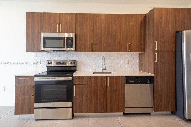 218 NW 8th St in Miami, FL - Building Photo - Building Photo