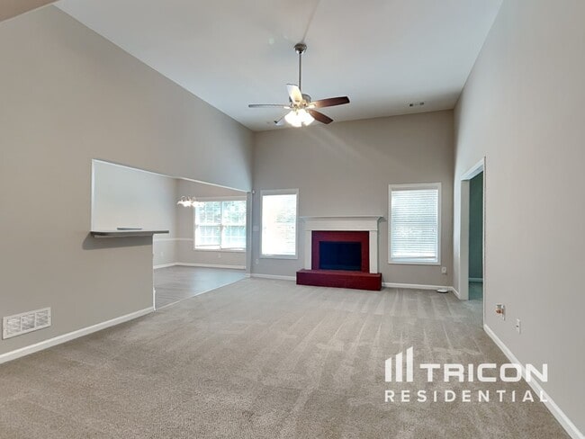 1012 Levista Dr in Locust Grove, GA - Building Photo - Building Photo