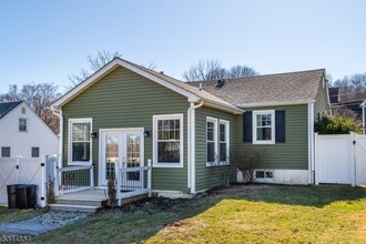 45 Everett Dr in Dover, NJ - Building Photo - Building Photo