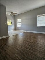 600 N Grove St in Eustis, FL - Building Photo