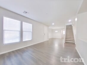 26011 N Sandstone Way in Surprise, AZ - Foto de edificio - Building Photo