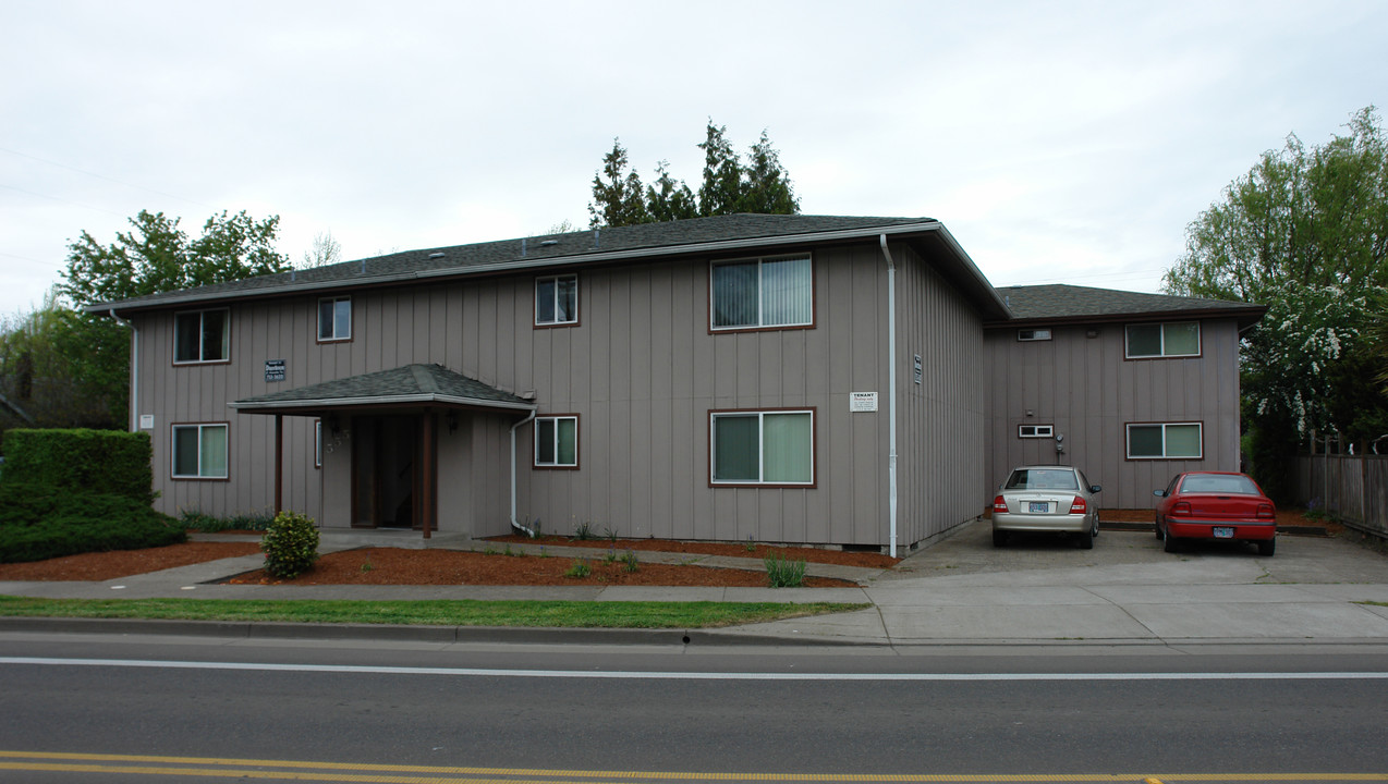 555-565 NW Kings Blvd in Corvallis, OR - Building Photo