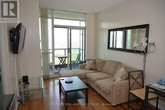231 Fort York Blvd in Toronto, ON - Building Photo - Building Photo