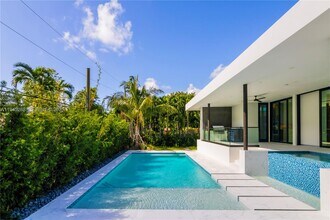 1248 NE 89th St in Miami, FL - Building Photo - Building Photo