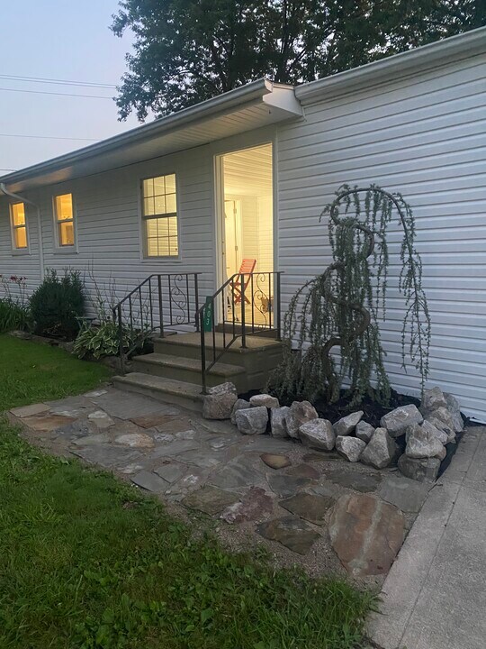 403 Palomino Ct in Lagrange, OH - Foto de edificio