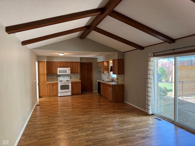 124 Carlin Dr in Carmel, IN - Building Photo - Building Photo