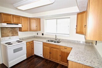 10402 Gulfstream Ln in Sugar Land, TX - Building Photo - Building Photo