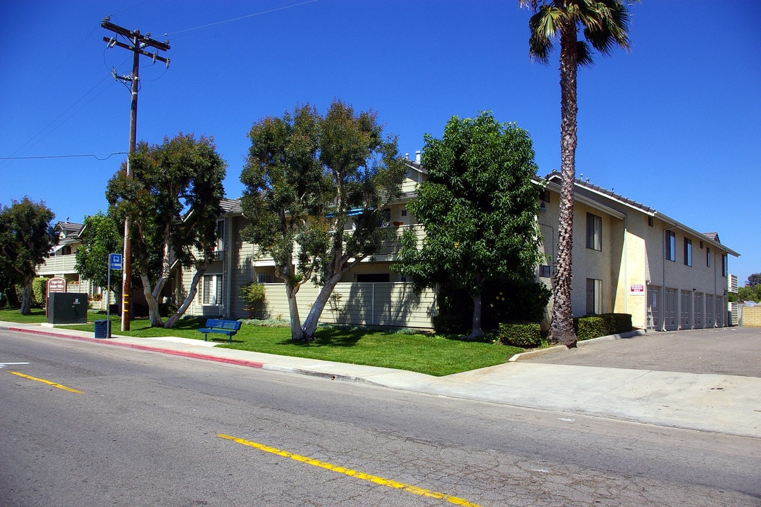 Cape Cod Senior Villas (55+ Senior Community) in Oceanside, CA - Foto de edificio