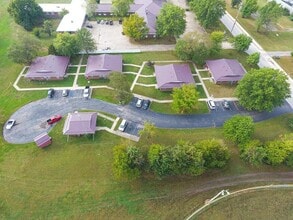 302 Fairground Rd in Versailles, MO - Building Photo - Building Photo